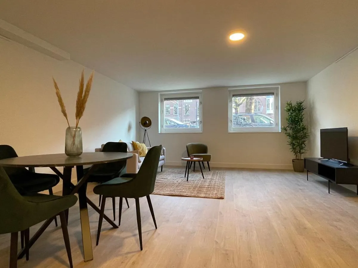 Awesome 1 Bedroom Serviced Apartment 54M2 -Mnl A-의 연락처
